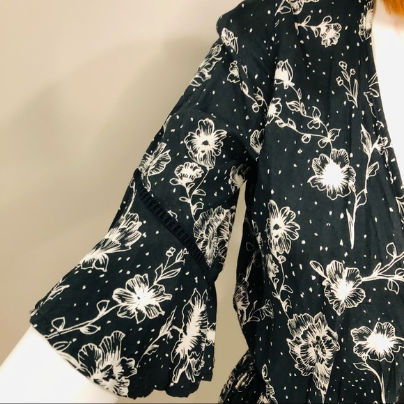 KIVARI Navy & White Floral Playsuit Romper XS Front Tie, Elastic Waist, Pockets - Picture 5 of 12